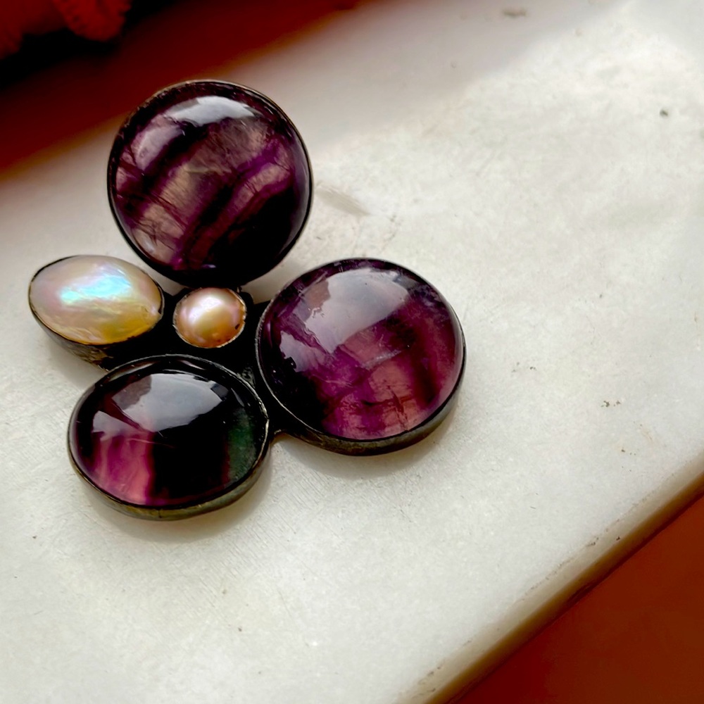 Pearl and stone pendant in silver